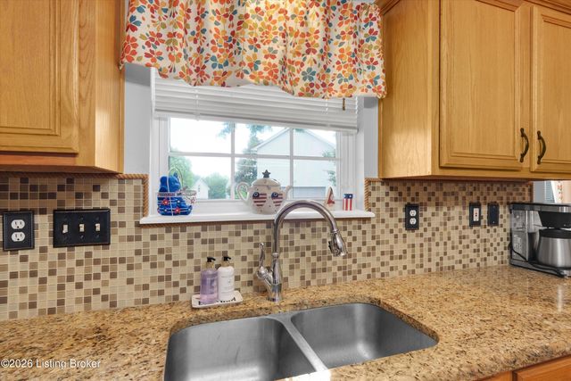 2005 Manning Pl, La Grange, KY 40031