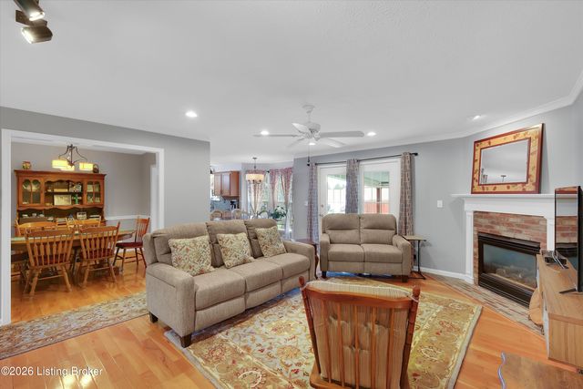 2005 Manning Pl, La Grange, KY 40031