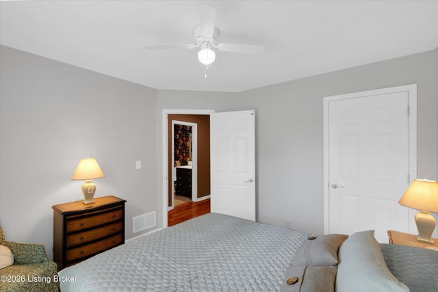 2005 Manning Pl, La Grange, KY 40031