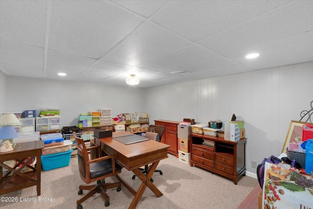 2005 Manning Pl, La Grange, KY 40031