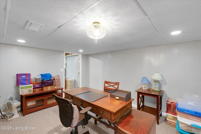 2005 Manning Pl, La Grange, KY 40031