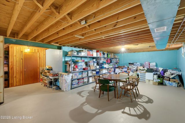 2005 Manning Pl, La Grange, KY 40031