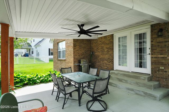2005 Manning Pl, La Grange, KY 40031