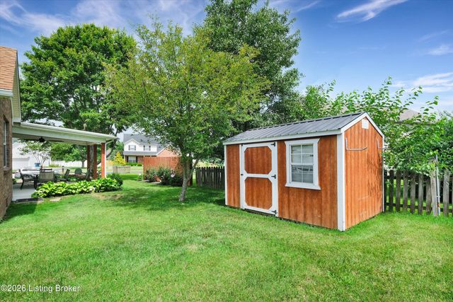 2005 Manning Pl, La Grange, KY 40031