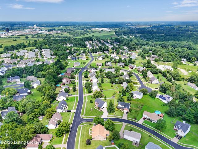 2005 Manning Pl, La Grange, KY 40031