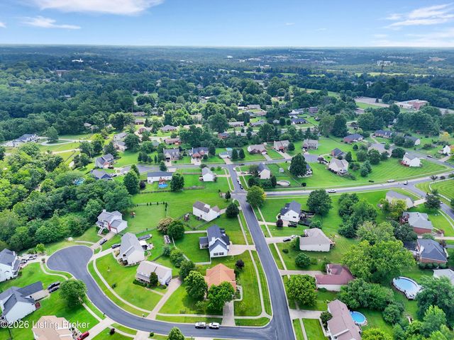 2005 Manning Pl, La Grange, KY 40031
