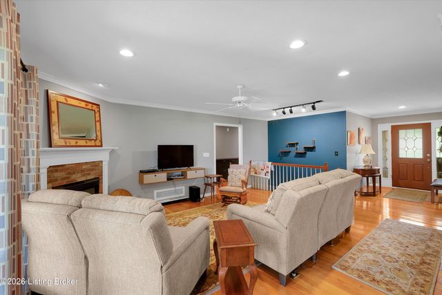 2005 Manning Pl, La Grange, KY 40031