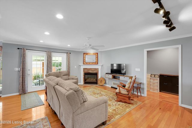 2005 Manning Pl, La Grange, KY 40031