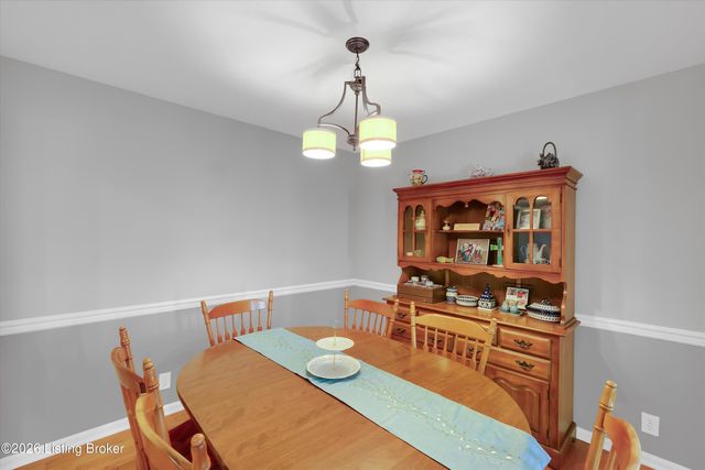 2005 Manning Pl, La Grange, KY 40031