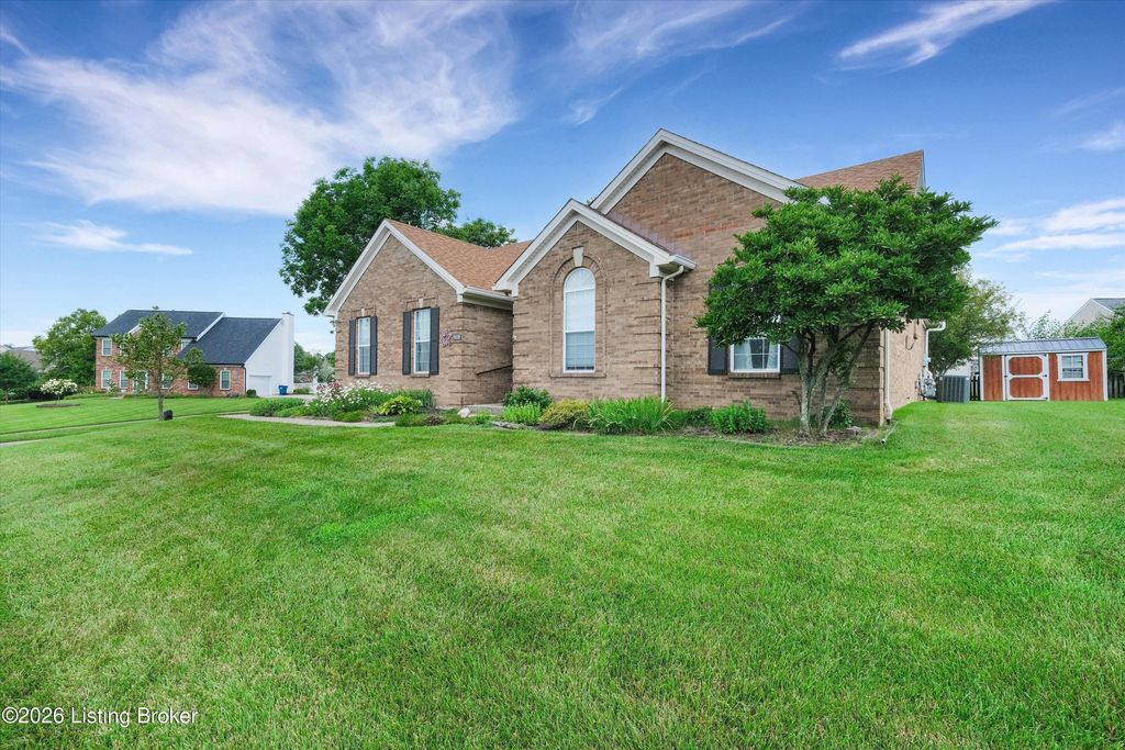 2005 Manning Pl, La Grange, KY 40031