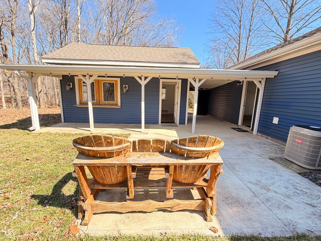 314 Mill Springs, Fillmore, IN 46128