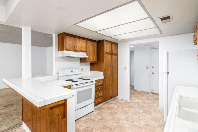 9853 Genesee Ave Avenue, San Diego, CA 92121