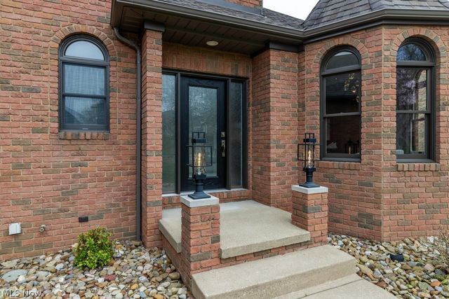 4864 Armandale Avenue NW, Canton, OH 44718