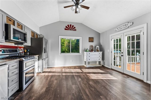 7160 Strausser Street NW, North Canton, OH 44720