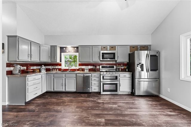 7160 Strausser Street NW, North Canton, OH 44720