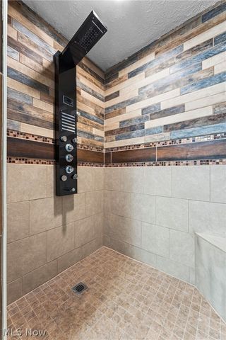7160 Strausser Street NW, North Canton, OH 44720