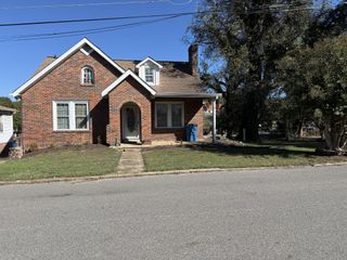 122 W Lake St, Camden, TN 38320