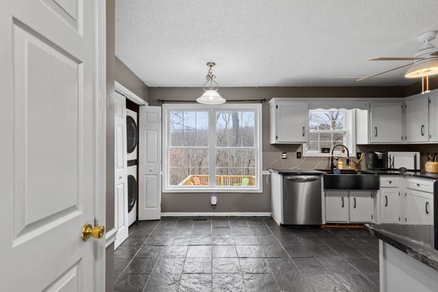 1465 Buchanon Dr, Clarksville, TN 37042