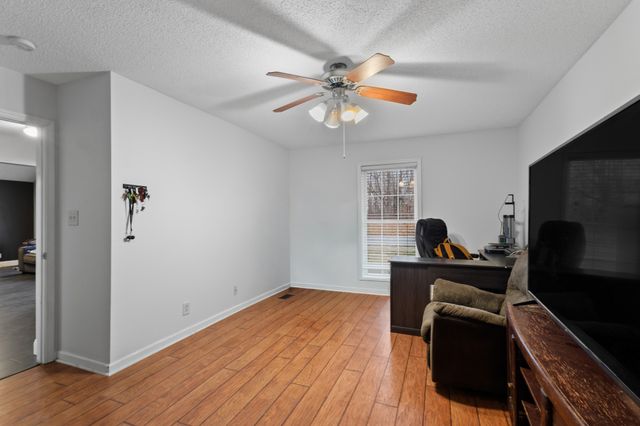 1465 Buchanon Dr, Clarksville, TN 37042