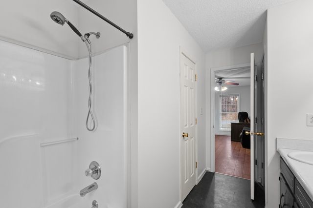 1465 Buchanon Dr, Clarksville, TN 37042