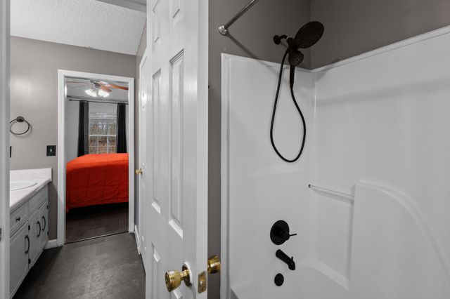 1465 Buchanon Dr, Clarksville, TN 37042