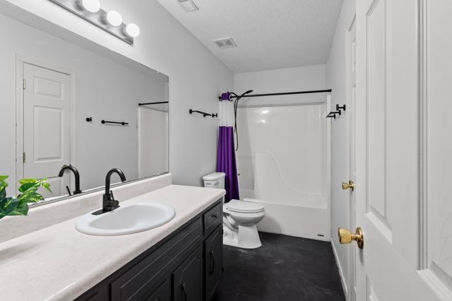 1465 Buchanon Dr, Clarksville, TN 37042