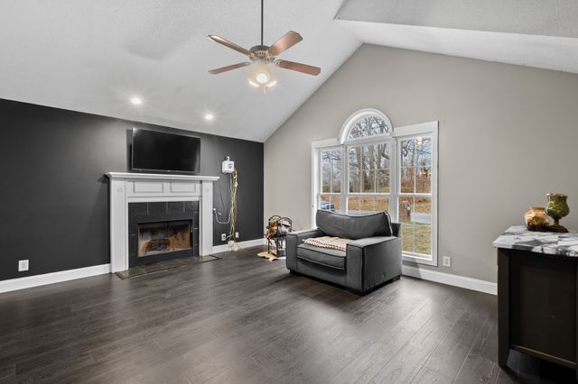 1465 Buchanon Dr, Clarksville, TN 37042