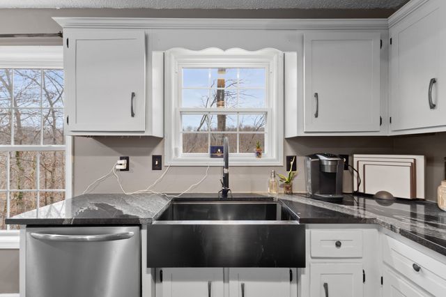 1465 Buchanon Dr, Clarksville, TN 37042