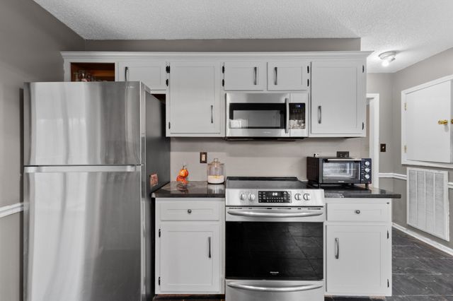 1465 Buchanon Dr, Clarksville, TN 37042