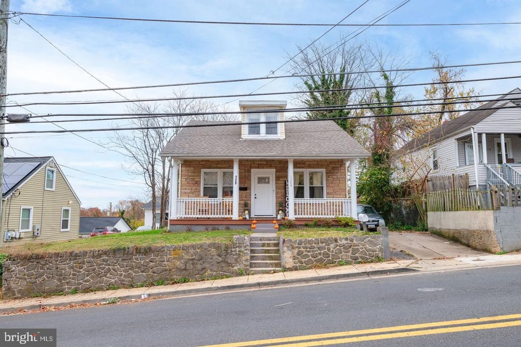 1208 LARCHMONT AVENUE, Capitol Heights, MD 20743