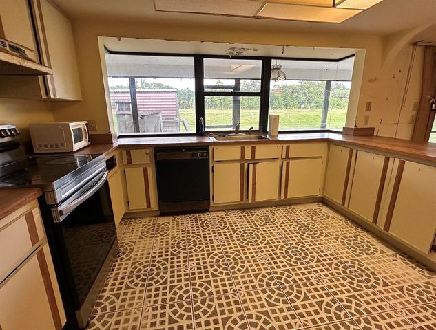 1975 SW Import Drive, Port St Lucie, FL 34953