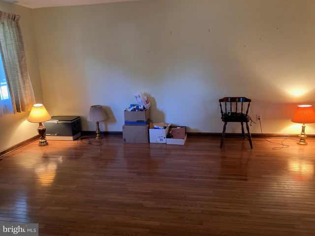 1010 LAKE LN, Pennsburg, PA 18073