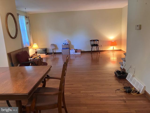 1010 LAKE LN, Pennsburg, PA 18073