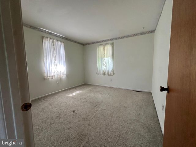 1010 LAKE LN, Pennsburg, PA 18073