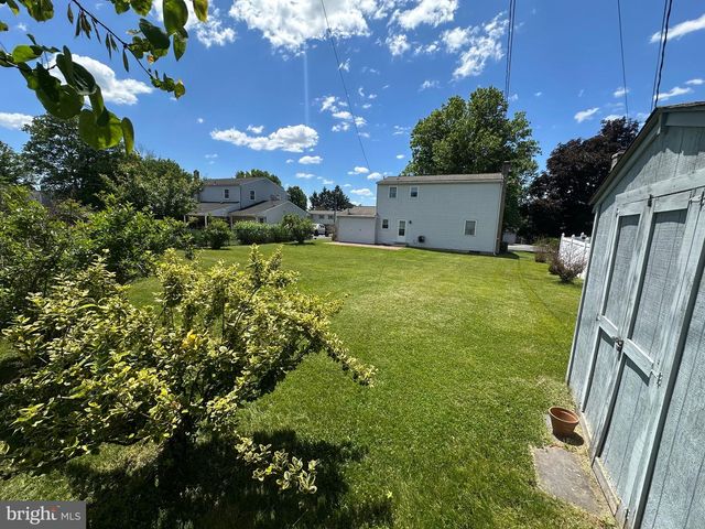 1010 LAKE LN, Pennsburg, PA 18073