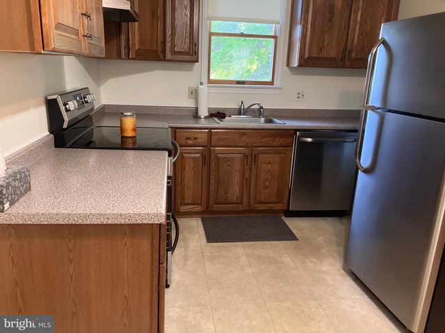 1010 LAKE LN, Pennsburg, PA 18073
