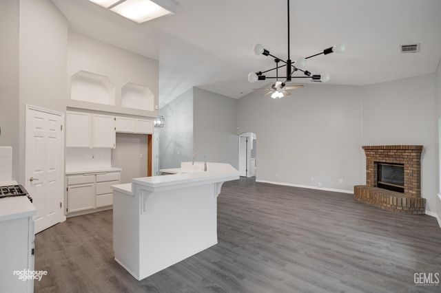 6338 Bama Rose Court, Bakersfield, CA 93308