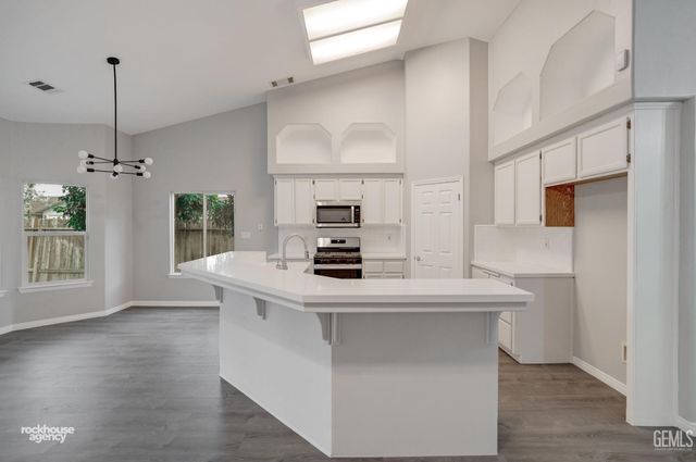 6338 Bama Rose Court, Bakersfield, CA 93308