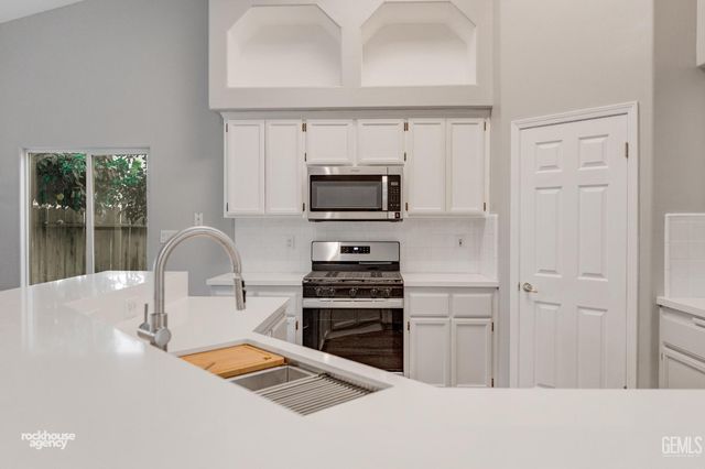 6338 Bama Rose Court, Bakersfield, CA 93308