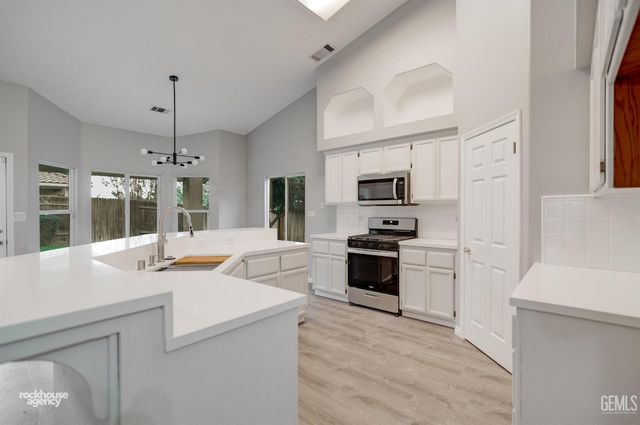 6338 Bama Rose Court, Bakersfield, CA 93308