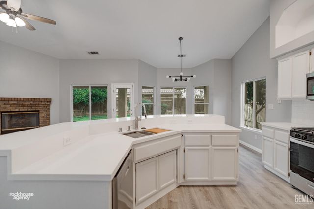 6338 Bama Rose Court, Bakersfield, CA 93308