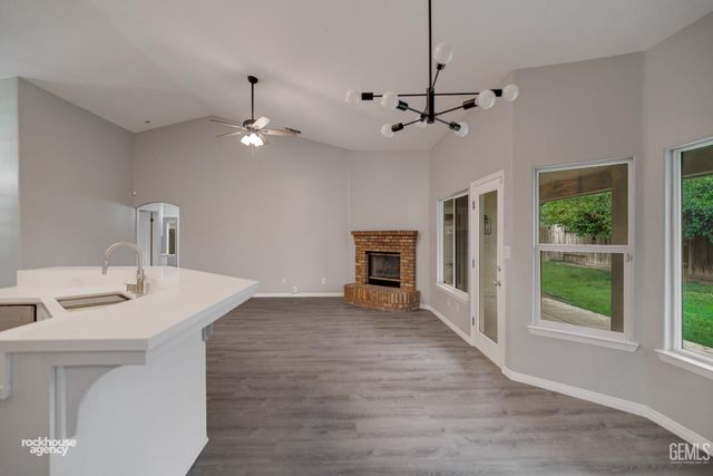 6338 Bama Rose Court, Bakersfield, CA 93308