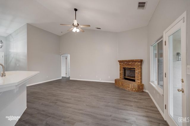 6338 Bama Rose Court, Bakersfield, CA 93308