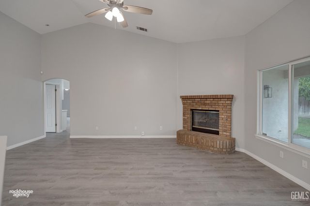 6338 Bama Rose Court, Bakersfield, CA 93308