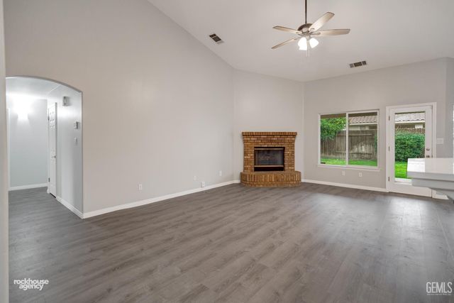 6338 Bama Rose Court, Bakersfield, CA 93308