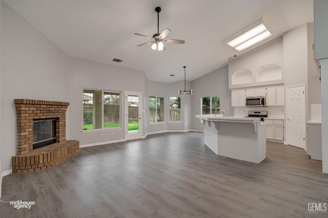 6338 Bama Rose Court, Bakersfield, CA 93308