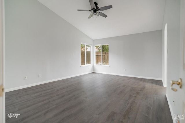 6338 Bama Rose Court, Bakersfield, CA 93308