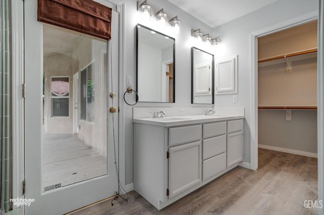 6338 Bama Rose Court, Bakersfield, CA 93308