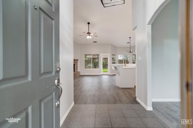 6338 Bama Rose Court, Bakersfield, CA 93308