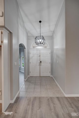 6338 Bama Rose Court, Bakersfield, CA 93308